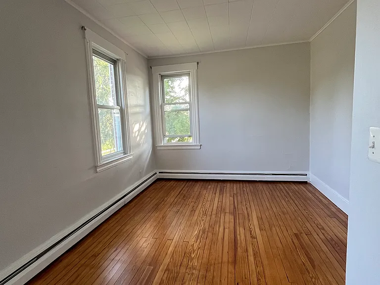 916 Old York Rd — Photo 12