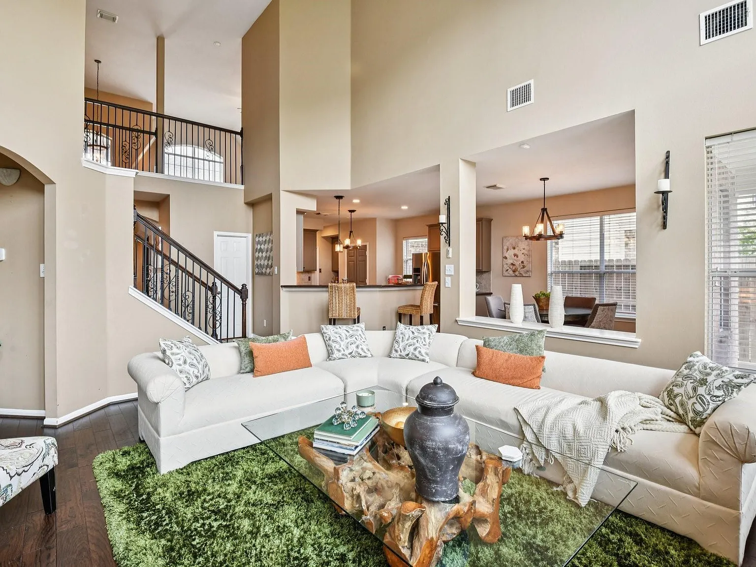 4 bed, 3.5 bath, 3458 sqft, $3,100 — Photo 4