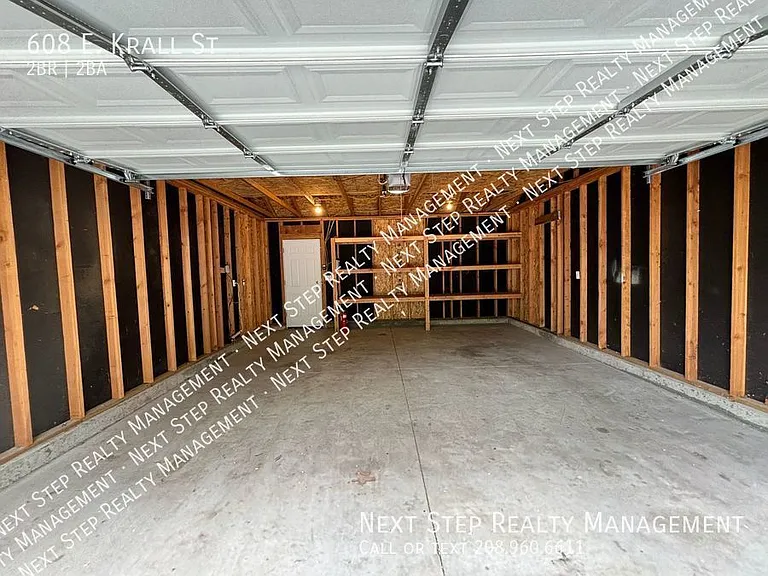 608 E Krall St — Photo 21
