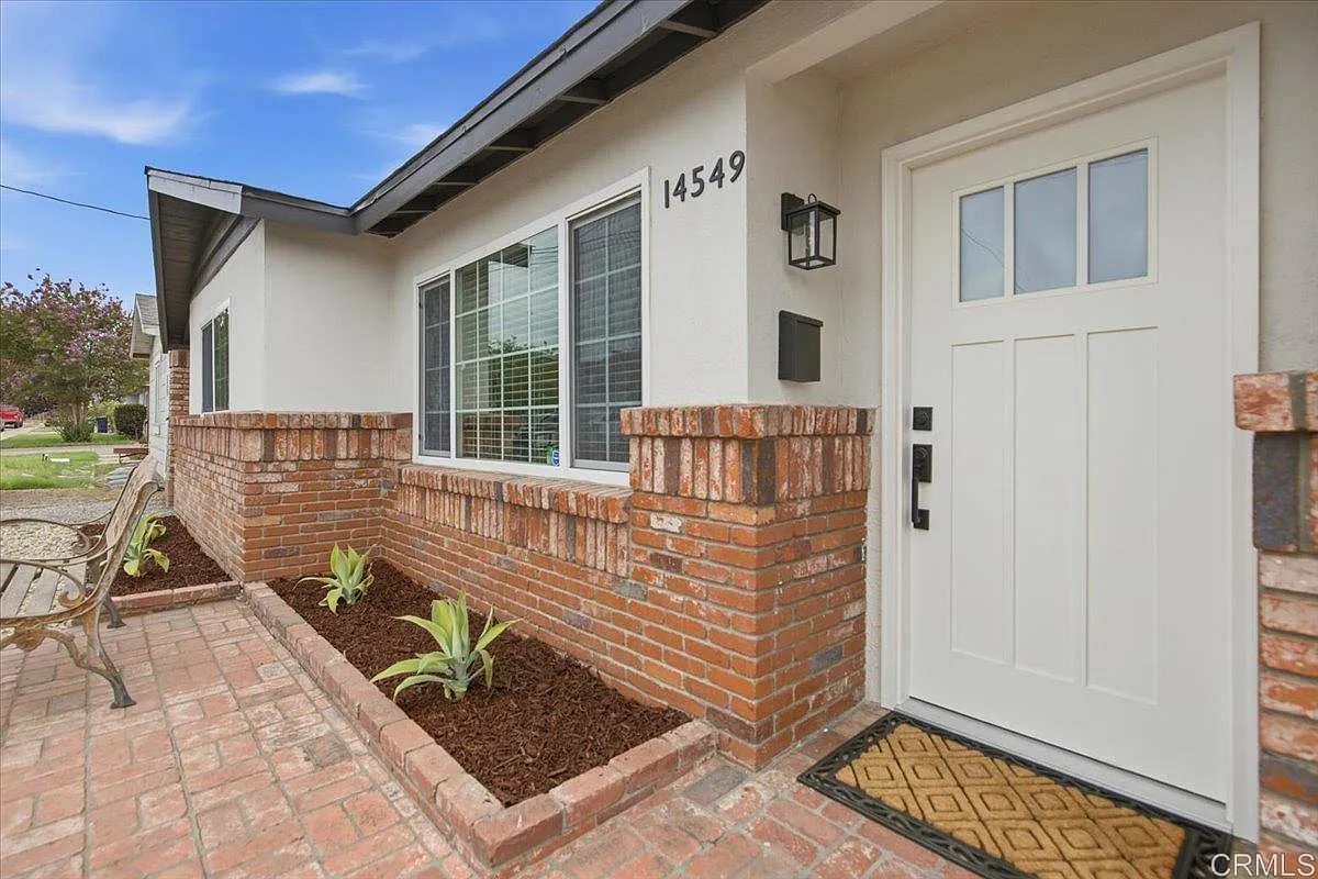 3 bed, 964 sqft, $4,000 — Photo 2