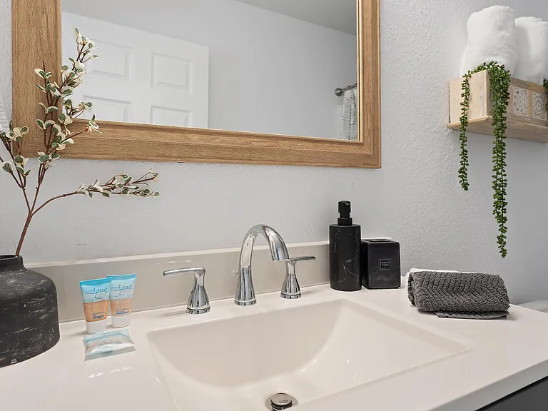 2815 W Lloyd St — Photo 30