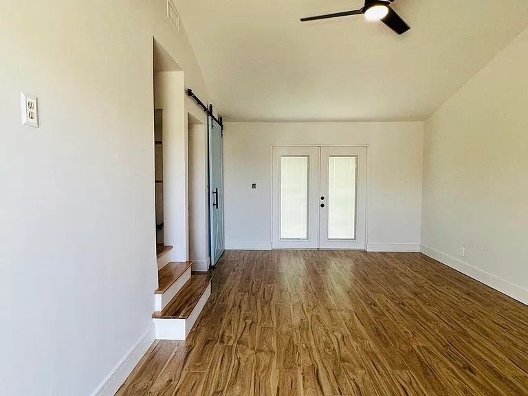 214 SW 4th St — Photo 17