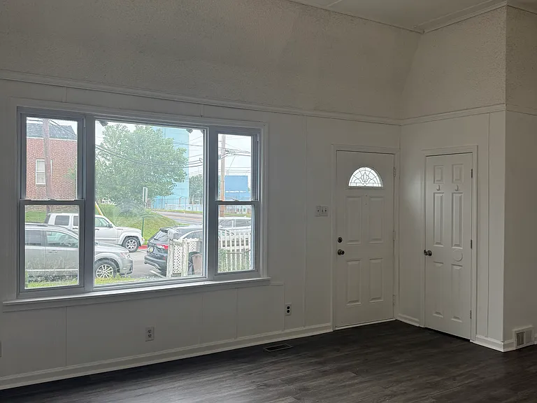 1402 Cosgrove St — Photo 12