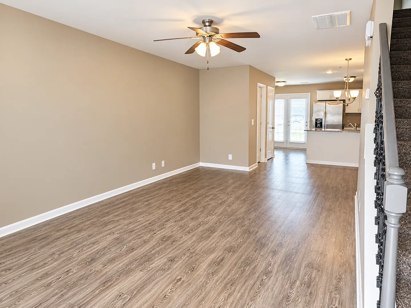 Close to I-24! 2 bed/2.5 Bth Condo! Nice!! — Photo 3
