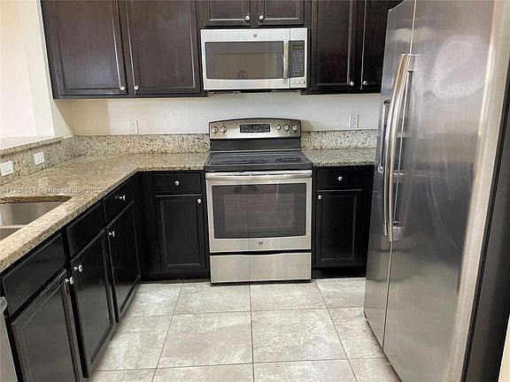 4th image of 10600 NW 88th St APT 219