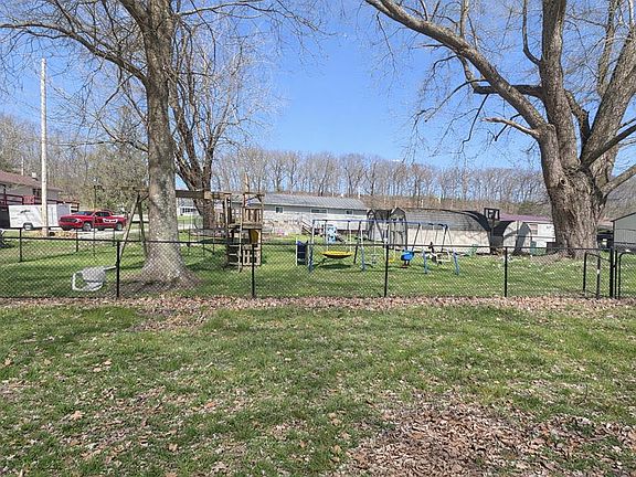 3rd image of 26 Hall Rd