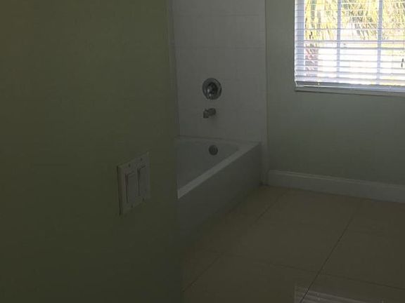 1E4EFFBC-35DA-4663-B46B-266BA3017D6C