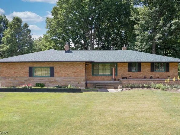 1896 Dunellon Dr, Lyndhurst, OH 44124