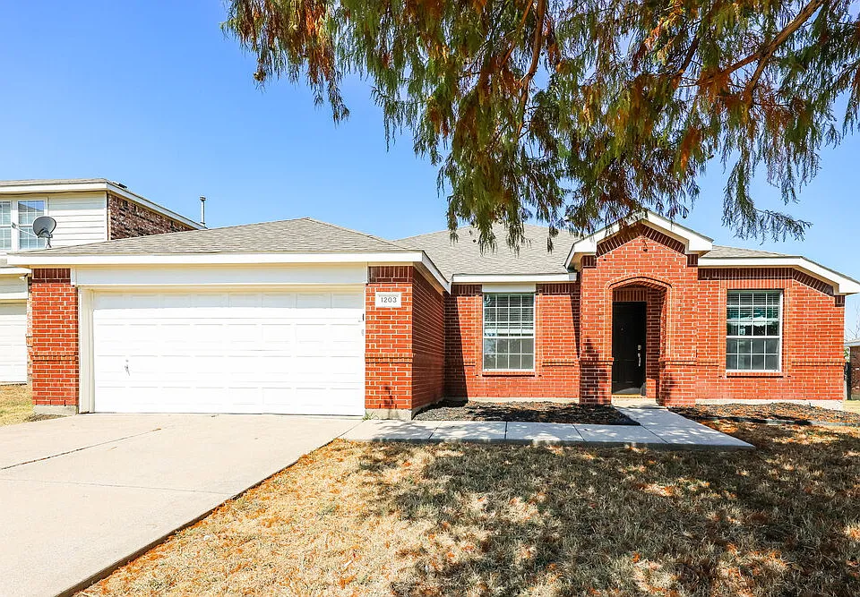 1203 Hampton Dr