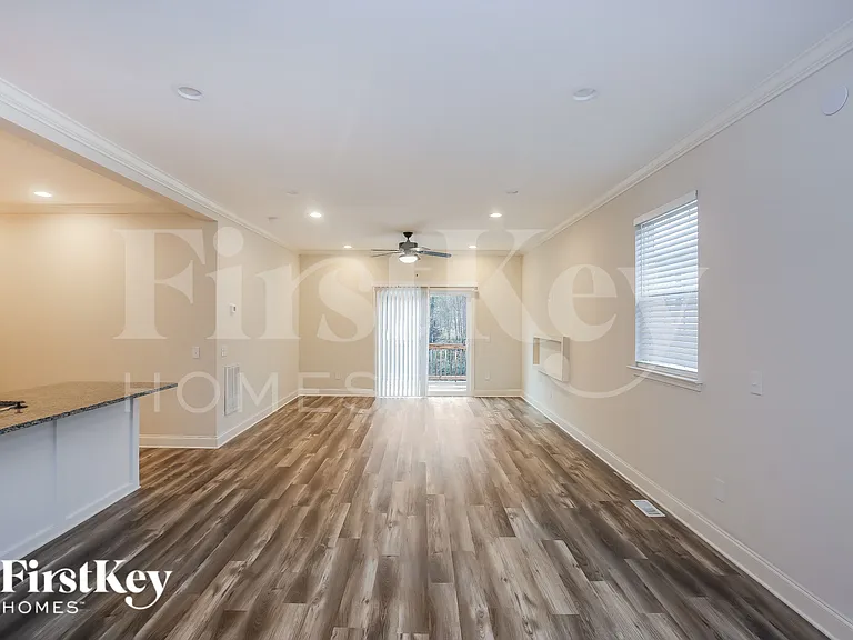 215 Parkwood Dr NW — Photo 6