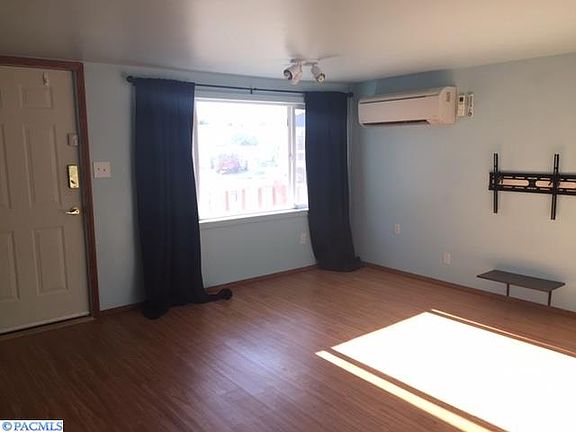4th image of 1002 Winslow Ave