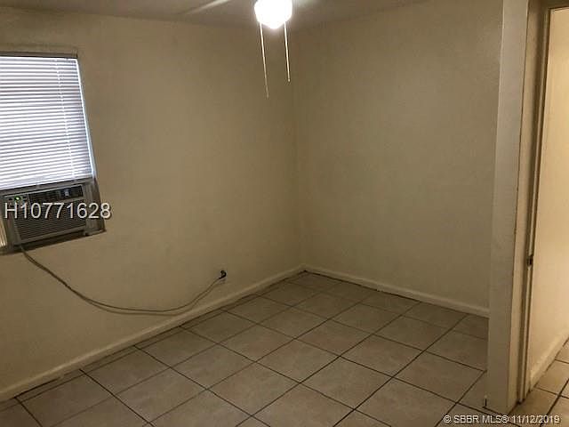 1st image of 1425 N 58th Ave