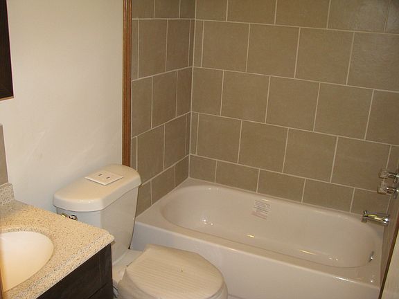 3rd image of 15945 Larsen Ave