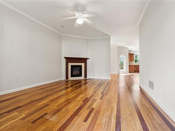 5th image of 383 Grayson Way