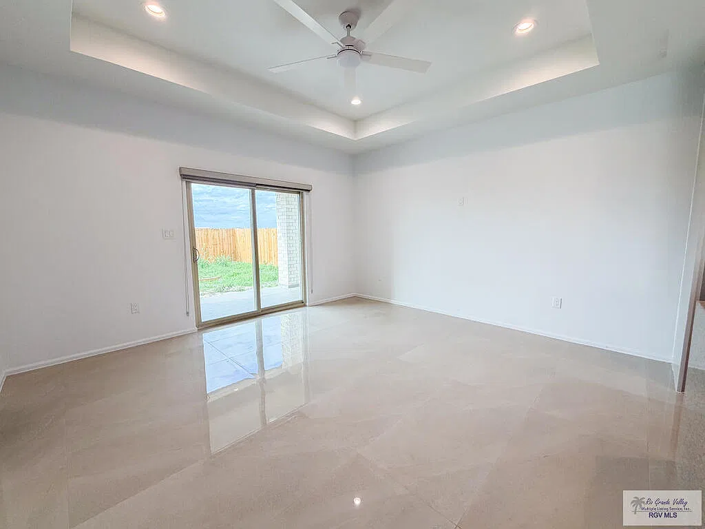 3 bed, 2.0 bath, 1375 sqft, $1,950 — Photo 4