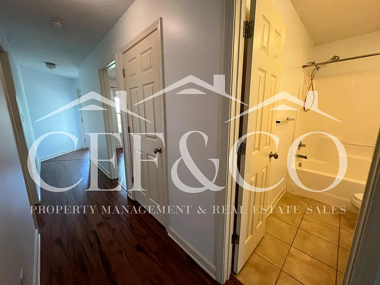 527 Victoria Manor Dr — Photo 17