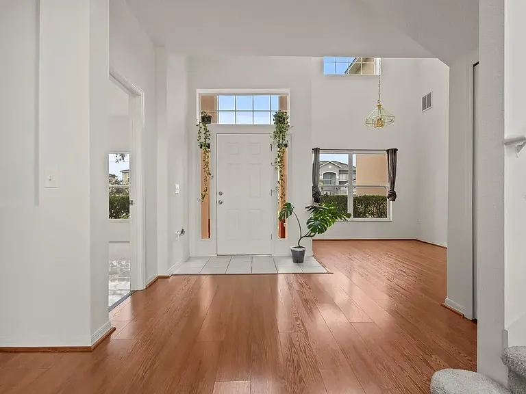 1911 Michigan Ct — Photo 15