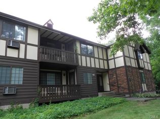 8 Arlington Ct, Brookfield, CT 06804