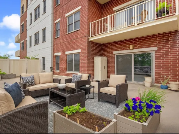 965 Rogers St Unit 208, Downers Grove, IL 60515