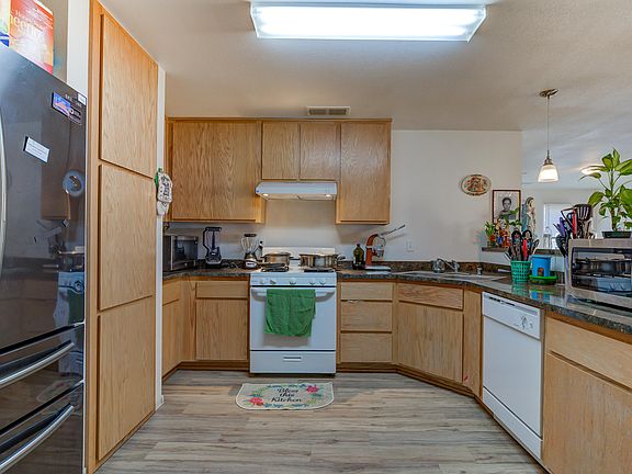 5th image of 20970 Beagle St