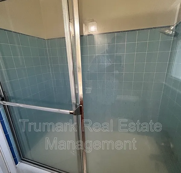 1253 S Glendale Ave #H — Photo 8