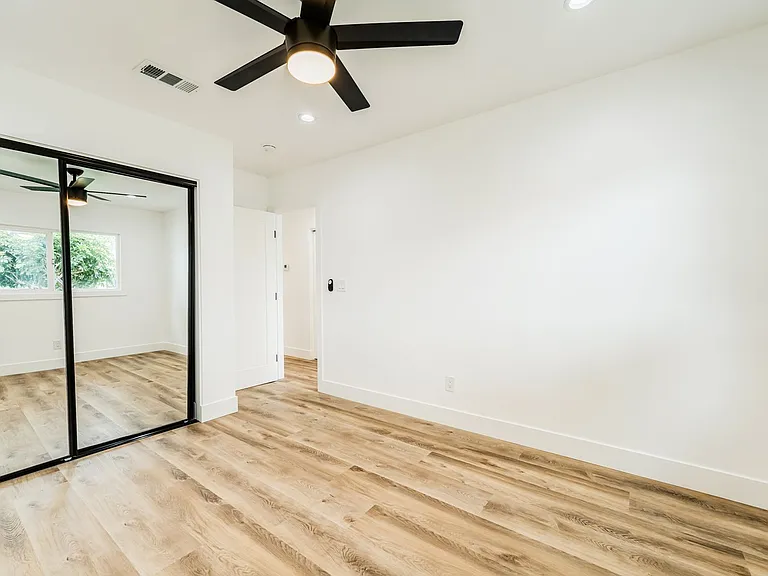 7020 Schroll — Photo 12