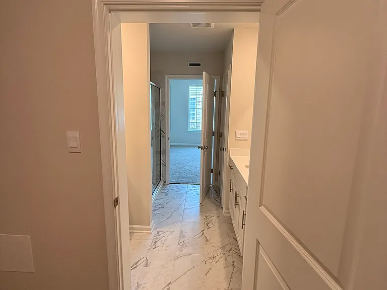 52 Victoria Gardens Sq — Photo 12