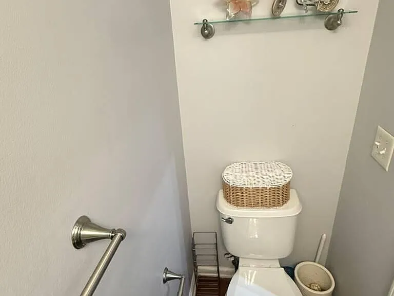 24 Tottenham Ct — Photo 11
