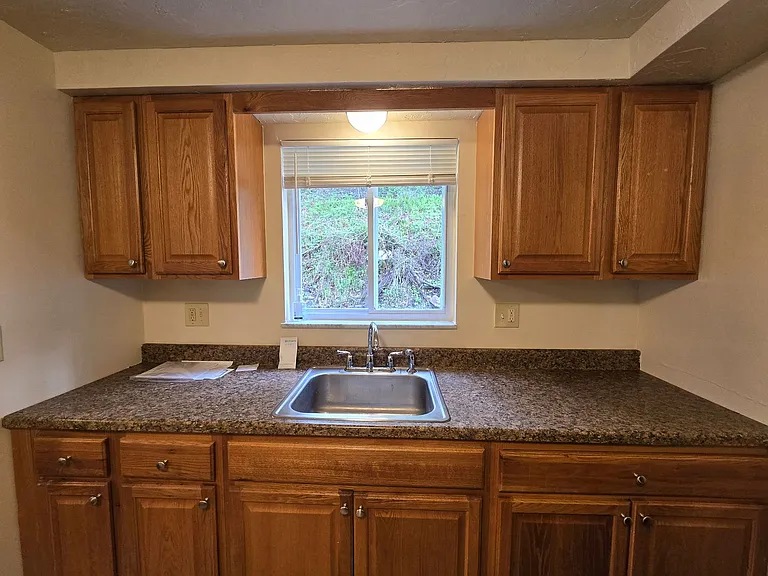 3 Bedroom Townhouse - Penn Hills School District - Available NOW! — Photo 6