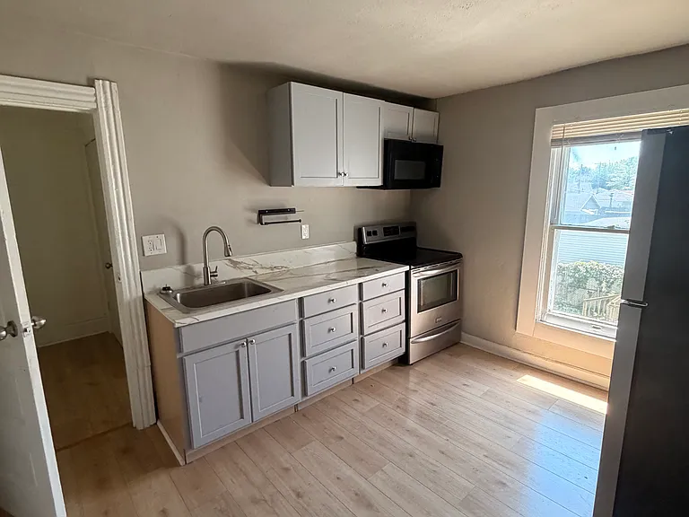 871 Oak St #2 — Photo 3