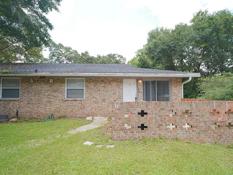 2304 Hartsfield Ct #B — Photo 1