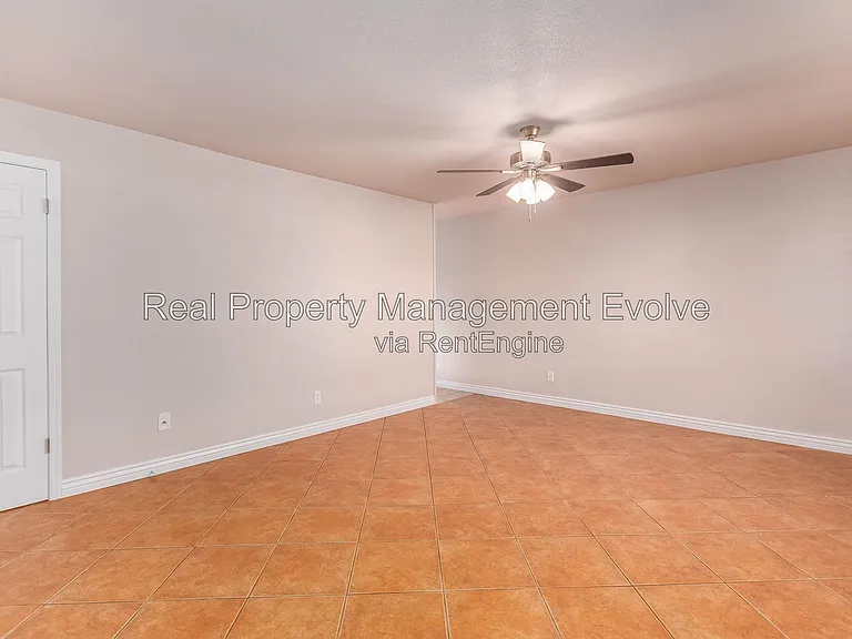 5438 S 46th Pl — Photo 6