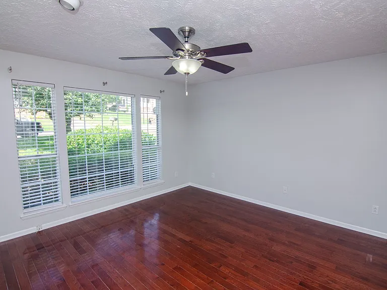 5736 Brentwood Meadows Cir — Photo 5