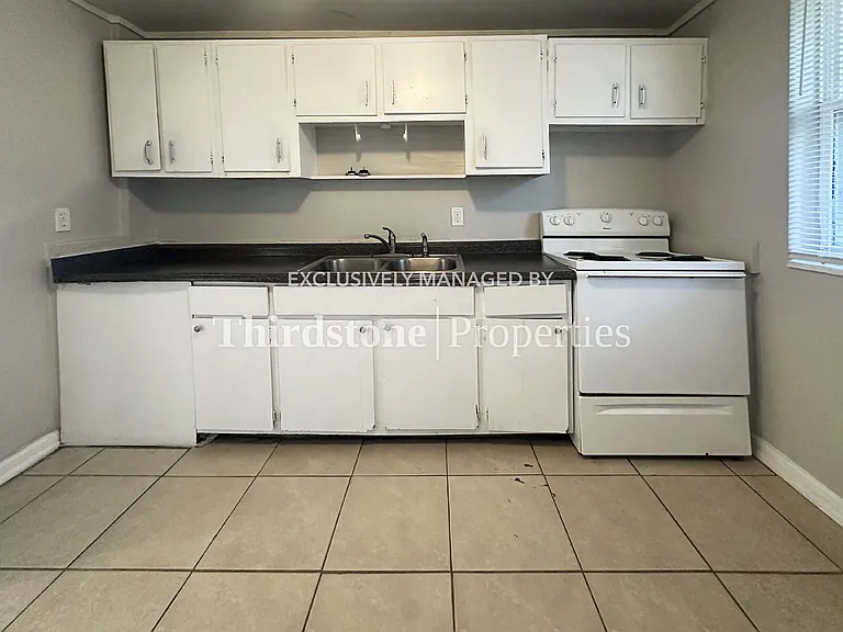 5214 Lexington Ave #B — Photo 3