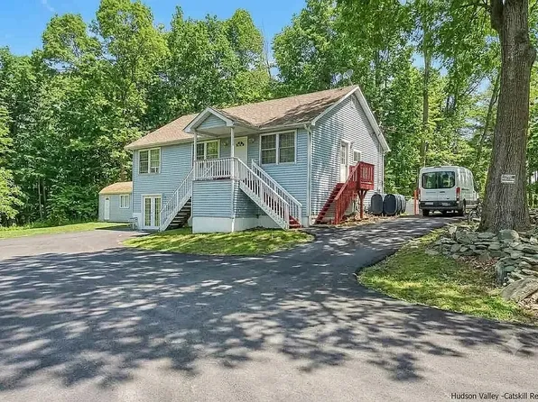 151 Lewis Ln, Wallkill, NY