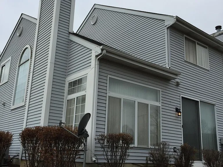 823 Addison Ave — Photo 1