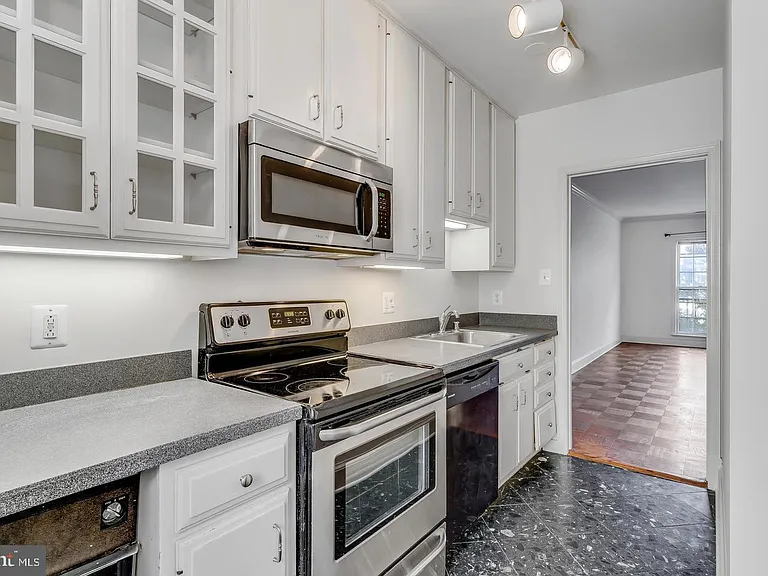 3265A Sutton Pl NW #A — Photo 8