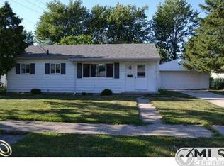 1088 3rd St, Lapeer, MI 48446