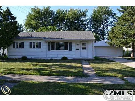1088 3rd St photo 1