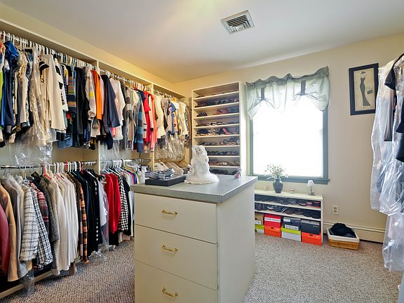 Bedroom 6 - used as walk in 