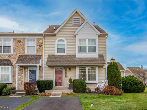 635 Longwood Rd, Collegeville, PA 19426