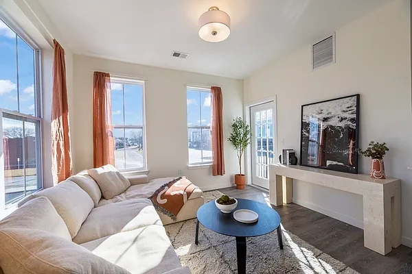 Summerhill Gardens Apartments — Photo 2