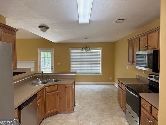 4th image of 429 Jasmine Cir
