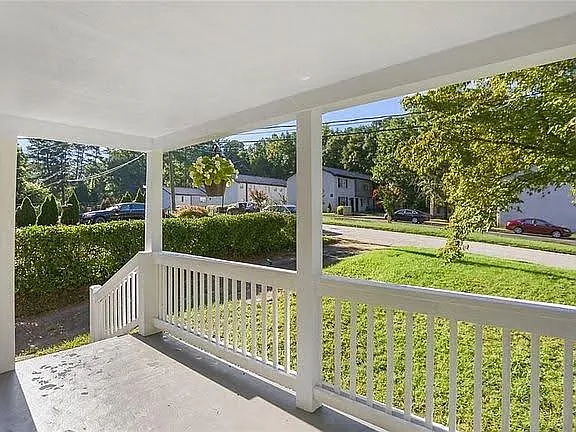 2706 White Oak Dr — Photo 2