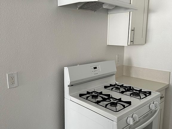 4th image of 18414 Collins St APT 223