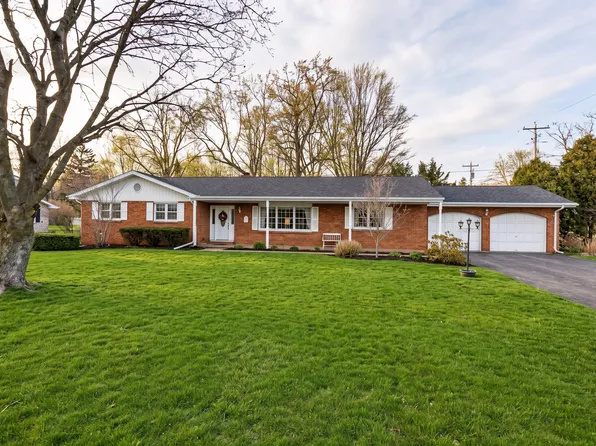 1709 Hacienda Dr, Stevensville, MI 49127