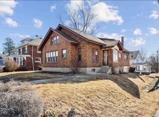 1098 W 5th St, Dubuque, IA 52001