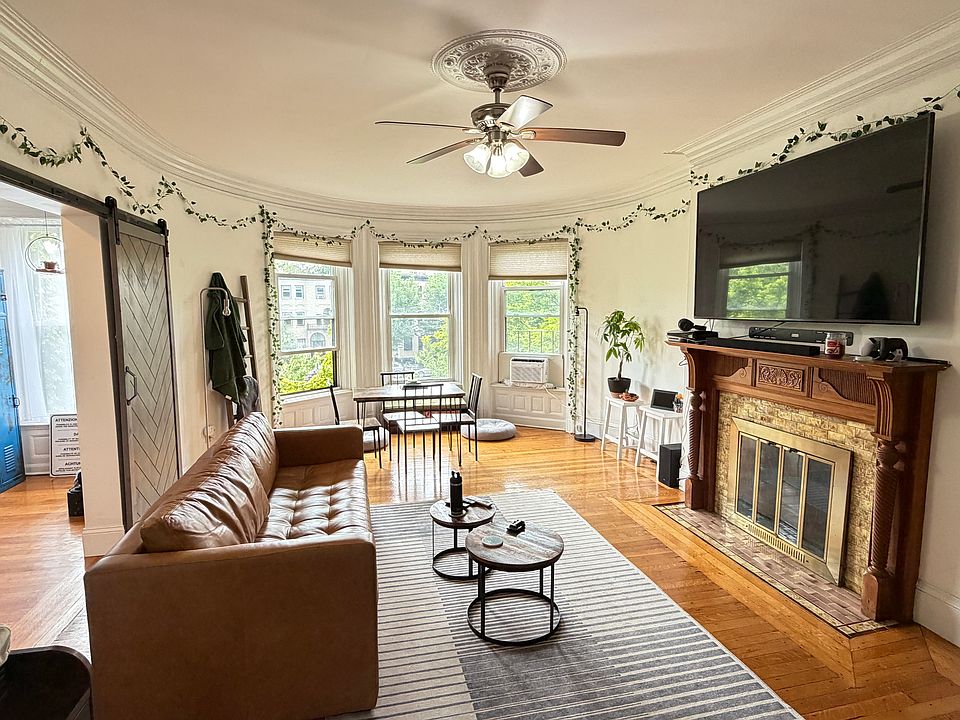1st image of 918 Beacon St APT 2