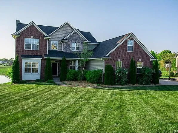 4755 S Quarry Crk, White Lake, MI 48383