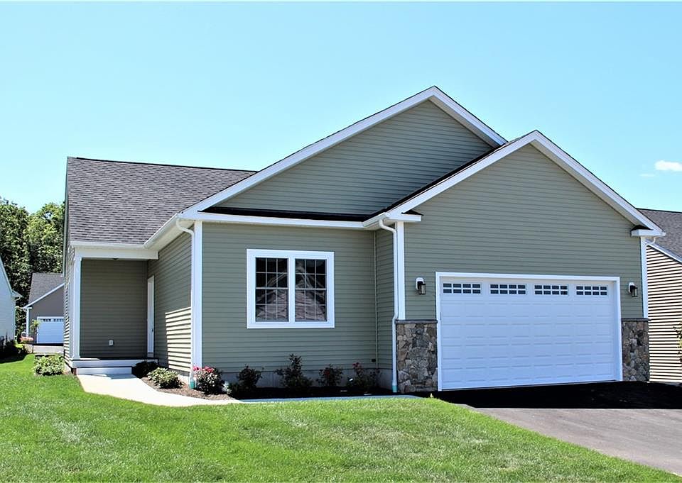 1st image of 25 Gray Birch Ln #18